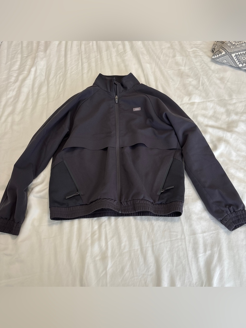 *flaws* Figs charcoal Sydney scrub jacket XS